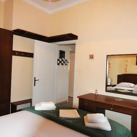 Comfortable House In Mirties With Terrace And Parking Hébergement de vacances *