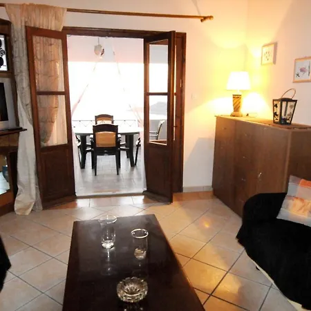 Comfortable House In Mirties With Terrace And Parking Hébergement de vacances Myrties