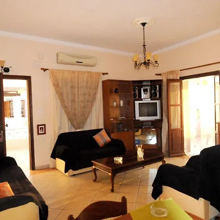 Nyaraló Comfortable House In Mirties With Terrace And Parking