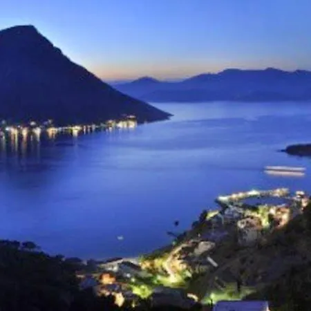 Comfortable House In Mirties With Terrace And Parking Ferienhaus