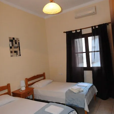 Дом отдыха Comfortable House In Mirties With Terrace And Parking Миртеа