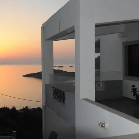 Дом отдыха Comfortable House In Mirties With Terrace And Parking Миртеа