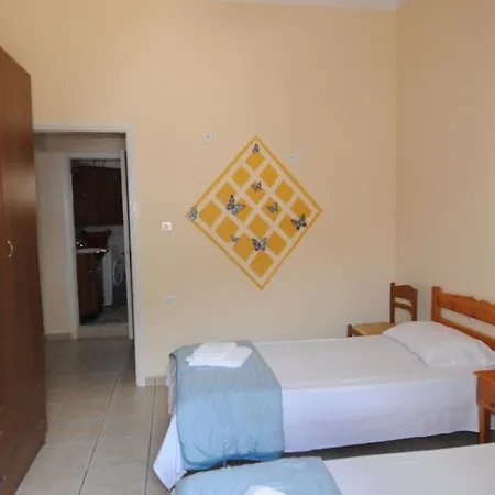Comfortable House In Mirties With Terrace And Parking Миртеа
