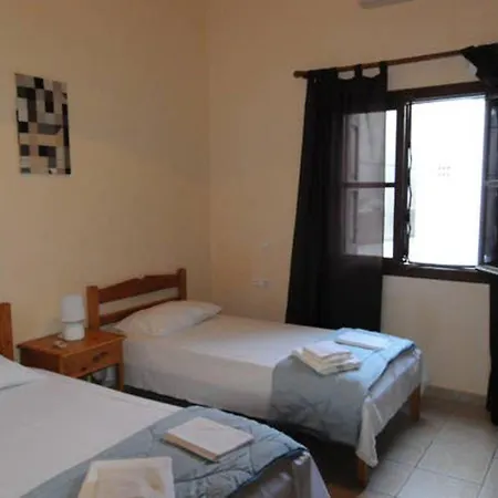 Дом отдыха Comfortable House In Mirties With Terrace And Parking Миртеа
