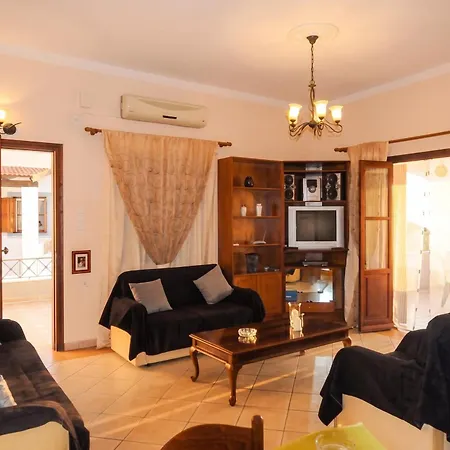 Comfortable House In Mirties With Terrace And Parking Дом отдыха