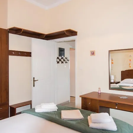 Comfortable House In Mirties With Terrace And Parking Дом отдыха Миртеа