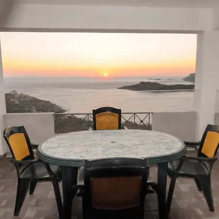 Vakantiehuis Comfortable House In Mirties With Terrace And Parking Myrties