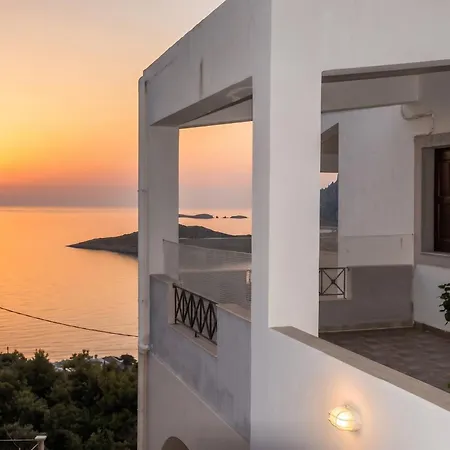 Дом отдыха Comfortable House In Mirties With Terrace And Parking Миртеа