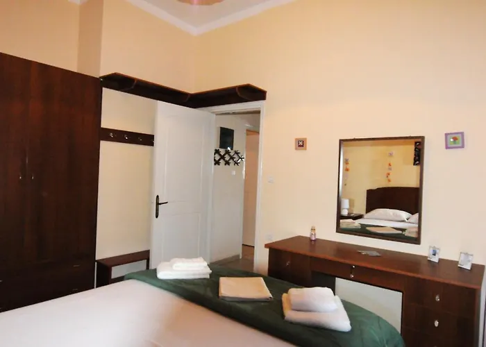 Comfortable House In Mirties With Terrace And Parking بيت للعطل *