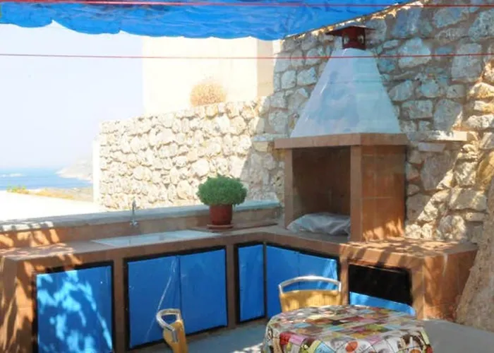 Tatil Evi Comfortable House In Mirties With Terrace And Parking *
